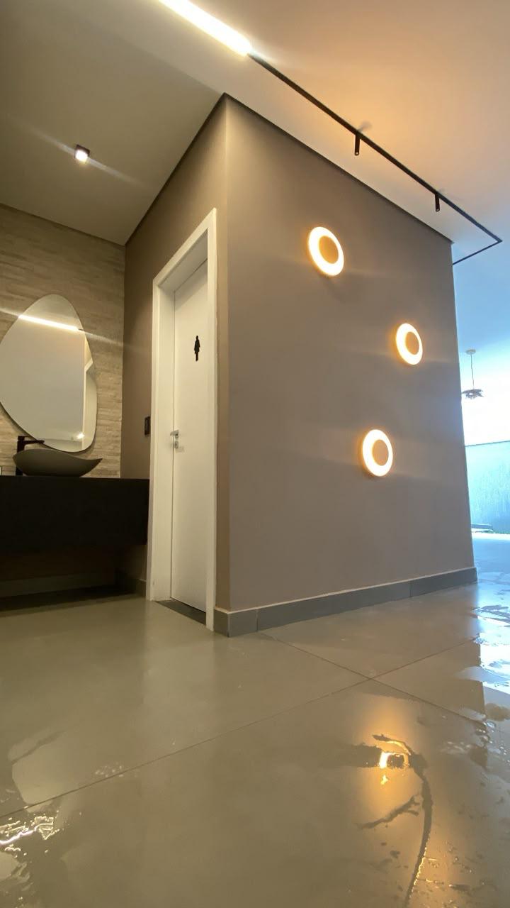 Hall de condomínio Portal do Sol com pintura técnica, iluminação de destaque e acabamento premium